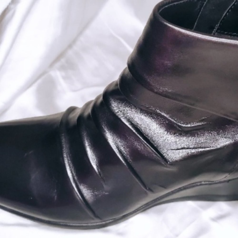 Ruffled Booties - Picture 3 of 4